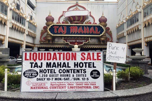 trump is doing to the United States what he did to the Taj Mahal